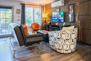 Gated Suite - King Bed, Cozy, Quiet, Kitchen, Pool - Image 2
