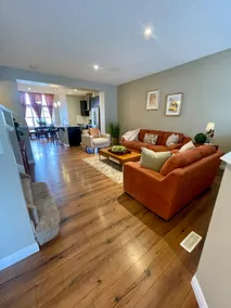 Home in lake community - Image 4