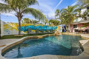 Spacious Unique Heated Pool 2 Hot Tubs Pkg - Image 4