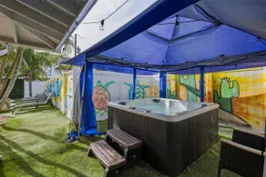 Trendy & Relaxing - Close to Beach - Pool - Hot Tub - Image 2