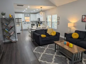 Cheerful 3BR 2BA House Minutes from Canyon Lake - Image 3