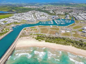 The Boathouse/ Luxury Home/4mins walk Marina/Shops - Image 5