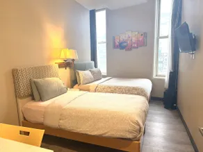 SoHo View Room with Two Beds in Hotel Comfort - Image 5