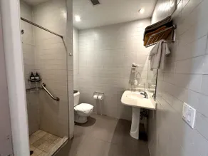SoHo View Room with Two Beds in Hotel Comfort - Image 4
