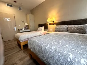 SoHo View Room with Two Beds in Hotel Comfort - Image 2