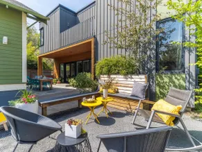 Stunning Modern Home in Trendy and Hip Mississippi District - Image 5