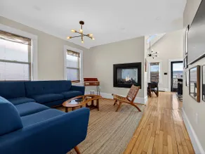 Hipster Basecamp | Modern • Fireplace • Parking - Image 2