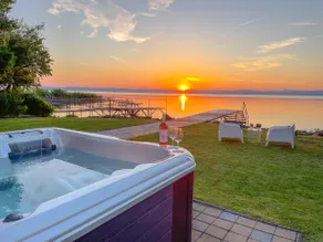 Zöldpart Villa |Waterfront, Private beach, jacuzzi - Image 3