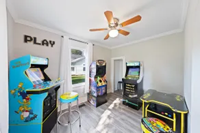 Walk to Beach •Arcade •Sleeps 11 •Family-Friendly - Image 4