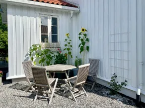 Cozy basement apartment with nice view (without TV) - Image 2