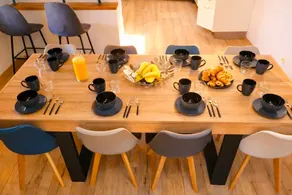 Duplex with exposed beams • 3 bedrooms • Parc des Oiseaux - Image 2