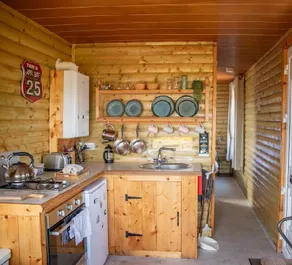 Cosy cabin by the Sea + wifi + Dog friendly - Image 4