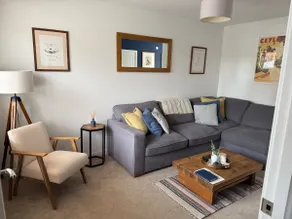 Cosy 2 Bedroom family home with garden and parking - Image 3