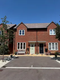 Cosy 2 Bedroom family home with garden and parking - Image 2