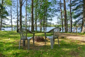 Cozy Lake Front Cottage, Escape with Amenities - Image 2
