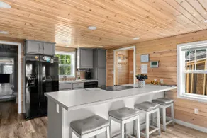Cozy Lake Front Cottage, Escape with Amenities - Image 4