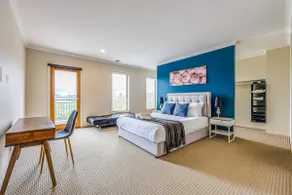 6 Bedrooms Contemporary Big House at Pakenhem - Image 2