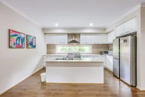6 Bedrooms Contemporary Big House at Pakenhem - Image 4