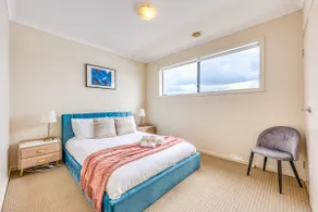 6 Bedrooms Contemporary Big House at Pakenhem - Image 3