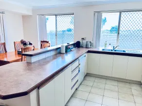 Pet friendly home near Adventure World Fiona Murdoch - Image 5
