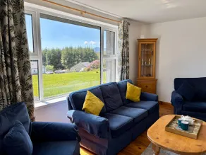Cosy 3 bedroom cottage with sea and mountain views - Image 5