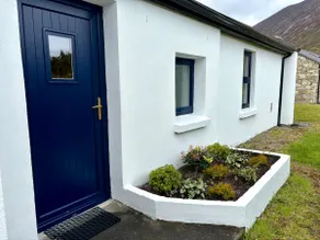 Cosy 3 bedroom cottage with sea and mountain views - Image 4