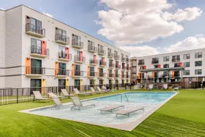 Lodgeur | Queen Studio Loft + Parking | Midtown - Image 5
