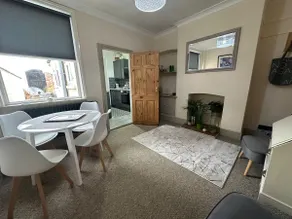 2 bed town house in Stamford 10 minute walk to the town center - Image 2