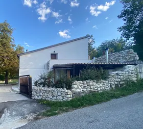 Villa surrounded by the Park - Image 2