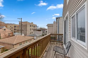 Light-filled duplex on north side - free parking - Image 4