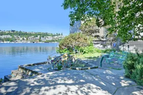 Lake Union Waterfront 2BR | Large Balcony Sleeps 6 - Image 5