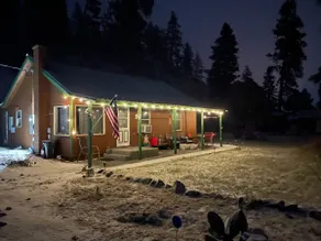 Cheerful 2 BR Cabin with Fire pit. - Image 3