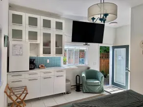 Bright Garden Studio Suite in Sidney, BC - Image 2