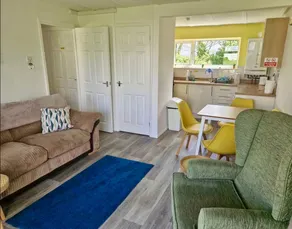 Cornish Coastal Escape with Pool Access & Beach - Image 4