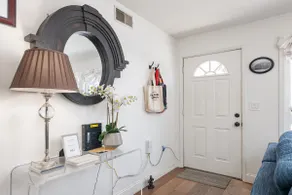The Powers Court - 2 Bedroom, 1 Bath w/ Laundry - Image 2
