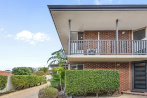 Seaside townhouse escape, stroll to the sea! - Image 3