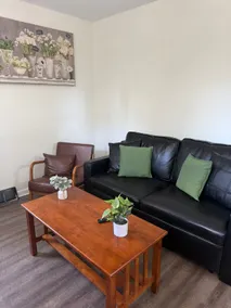Downtown Game Room, Upper Apartment, Sleeps 8 - Image 2