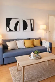 A warm, modern and spacious apartment - Image 4