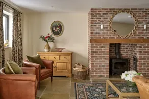 Fabulous barn conversion with private indoor pool - Image 3