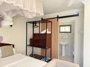 Ensuite spacious Studio w/ queen bed in Milimani - Image 4