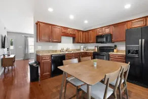 Tasteful Townhouse - Image 3