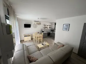 Charming house with swimming pool - Image 3