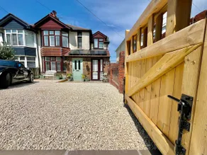Studio with off-street parking, private entrance - Image 2