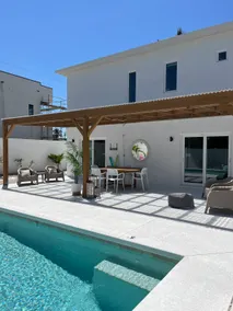 Modern Beachside house with pool/river views - Image 4