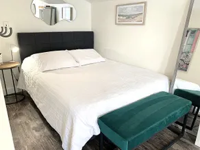 Private Studio ~ Full amenities, patio & parking! - Image 4