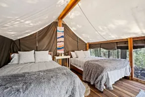 2 cabins-22 guests-2 hot tubs-Lake Access-Glamping - Image 4