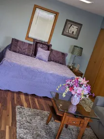 Charming Garden Suite at PineRidge Rose Farm - Image 3