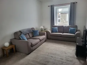 Central 2-bedroom bunglow with double sofa bed - Image 3