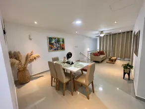 ★LUXURY★ ENTIRE APARTMENT FOR UP TO 8 PEOPLE 4 BEDROOMS - Image 2