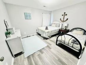 Spacious & Quiet 4-bed 8 Mins from Beach - Image 5